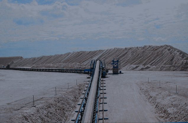 Bulk material conveyor system in mining and aggregates
