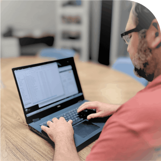 Paul Kuczma assisting customer online